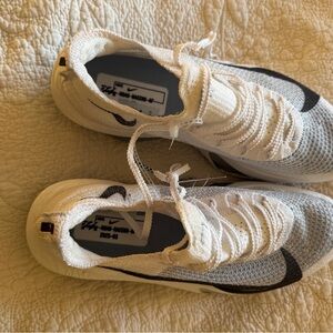 Nike White alphafly 3’s… brand new, no box.